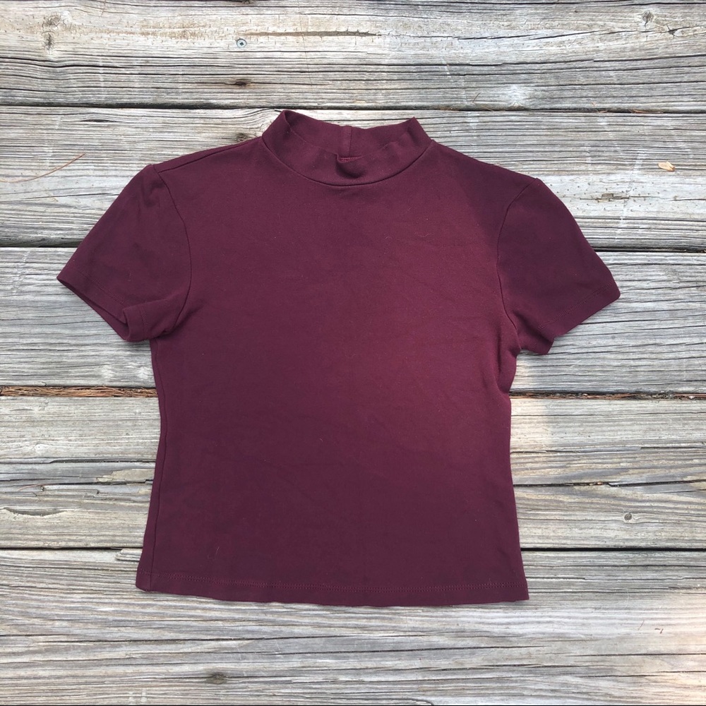 Cropped crew neck crop top